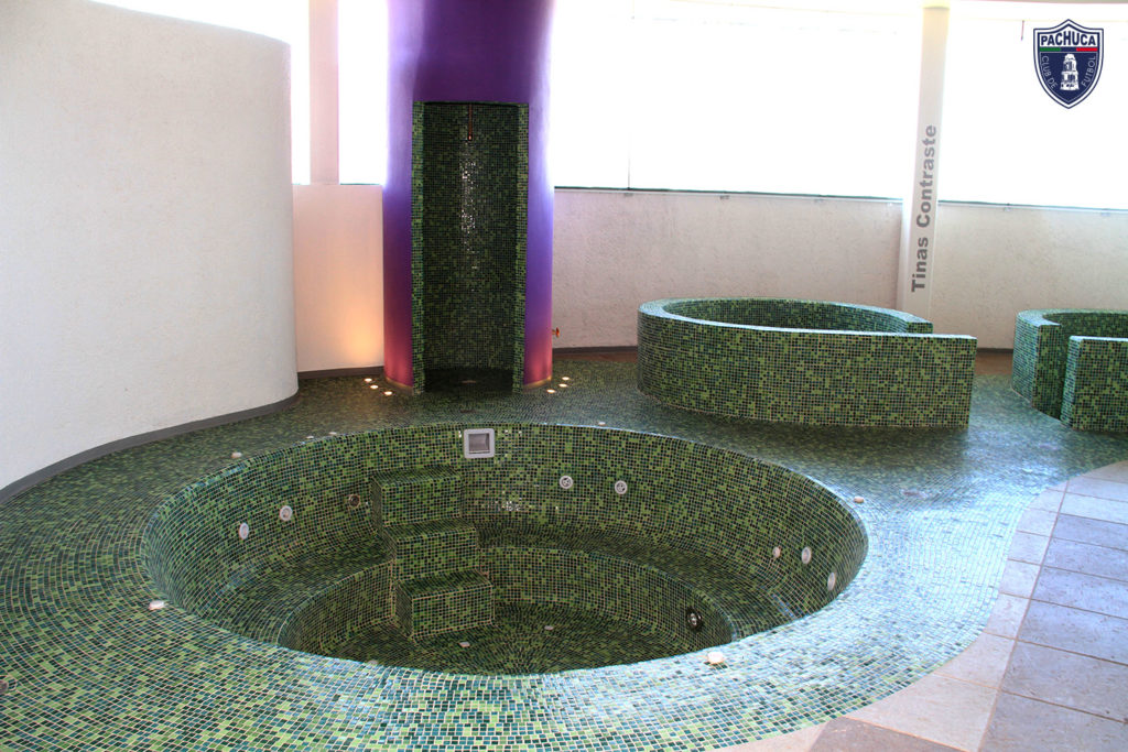 Sala de Contraste equipada con tina e hidromasaje para equipo femenil